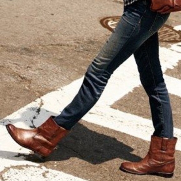 $360 Frye Anna Short Dark Brown Genuine Leather Pull On Comfy Daily Ankle Boots - Picture 2 of 13